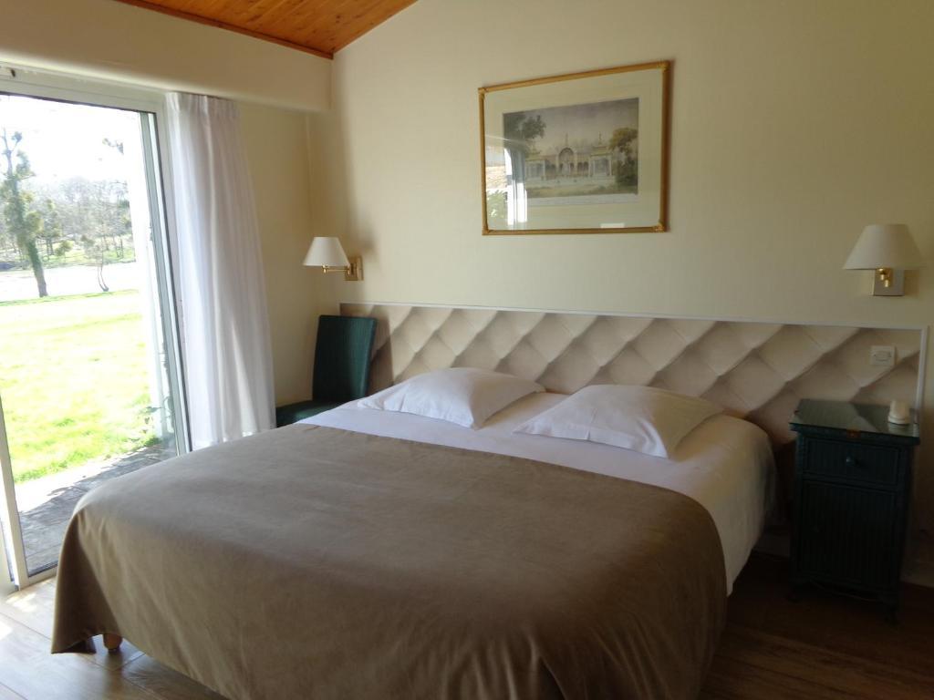 Logis Hotel Val De Vienne Le Vigeant Zimmer foto